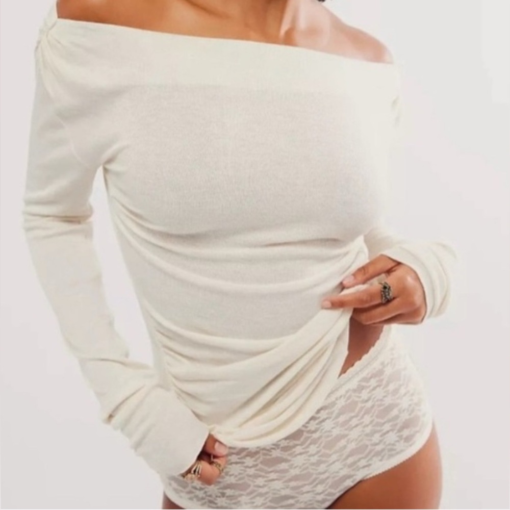 Free People Intimately Night We Met Long Sleeve Top NWOT
B1